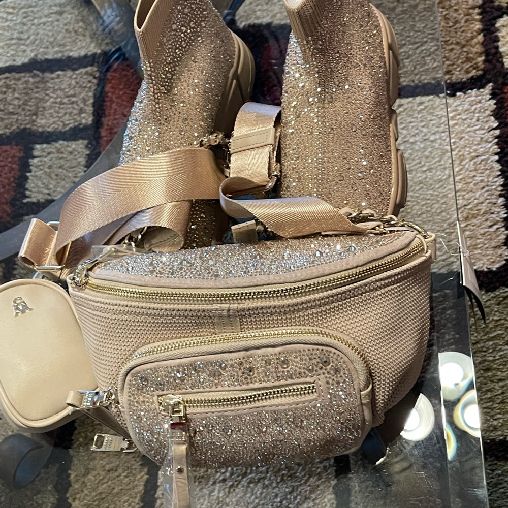 Steve Madden Cream and Gold Sneakers with Structured Design